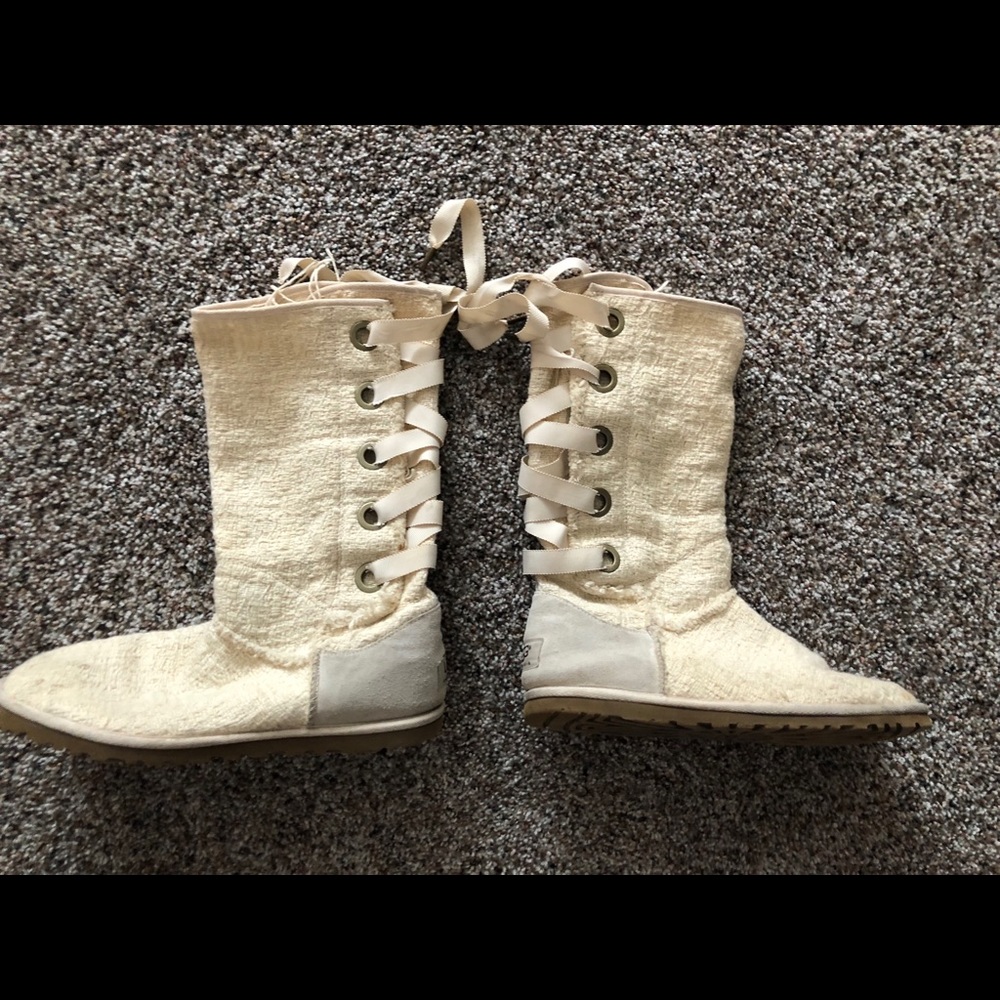 UGG Hierloom Lace Up Boots Vintage